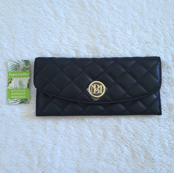 Badgley Mischka Handbags - Badgley Mischka Diamond♦️ Quilted Black🖤 Flap Wallet - NWT